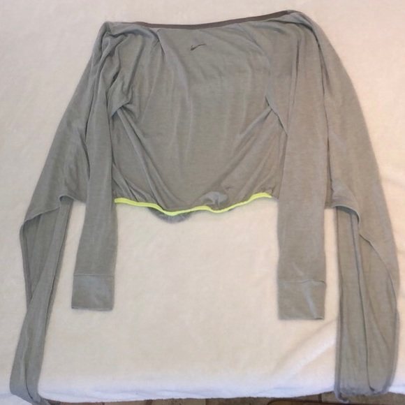 Nike Top - Picture 3 of 4